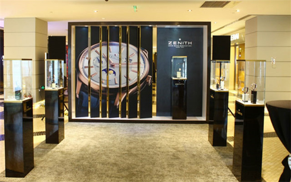 真力时手表调节时间